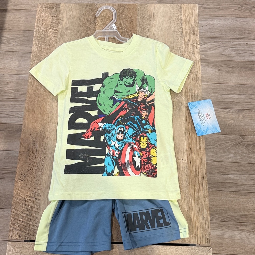 NWT boys Size 5 Marvel Kids set - Light Yellow and Gray
